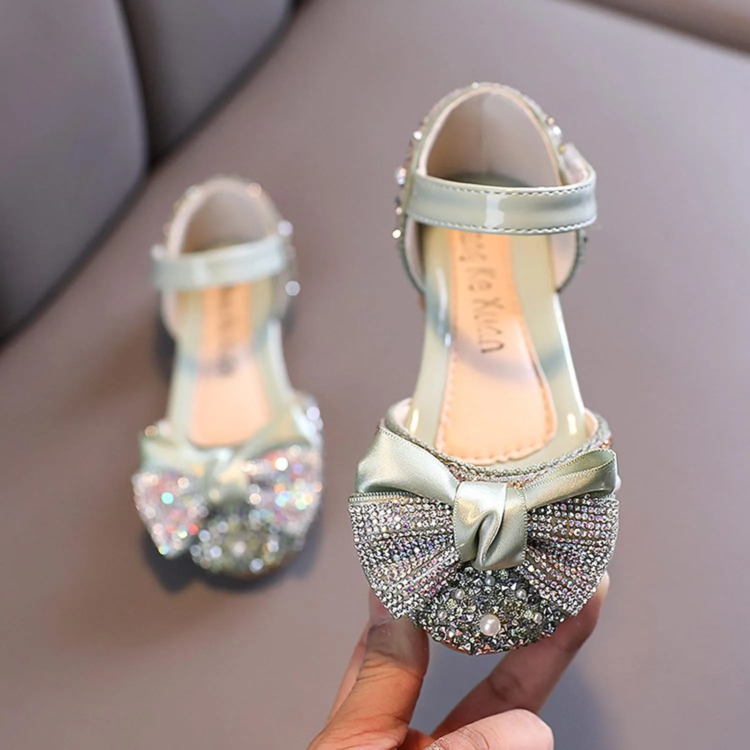 Fashion Spring and Summer Children Dance Shoes Girls Dress Show Princess Shoes Pearl Bowknot Kids Squeaky Shoes Girls
