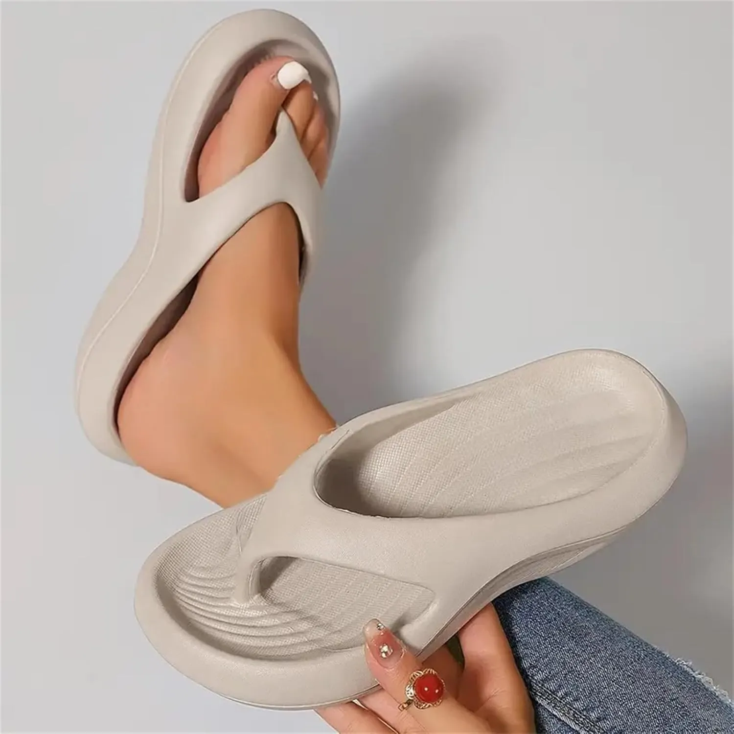 Flip Flops with Arch Support for Women Plantar Fasciitis Orthopedic Sandals for Women Arch Support Walking Sandal Recovery Pillow Soft Summer Slides Comfortable Beach Sandals Non-Slip Comfort Shoes