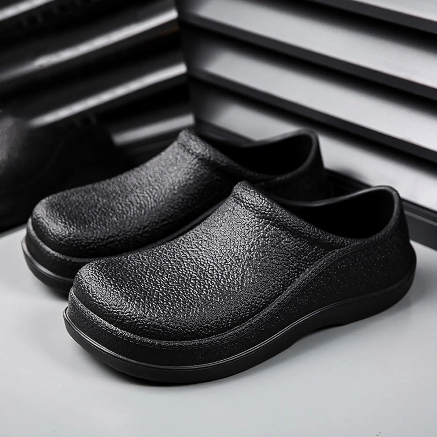 Men Sandals Fashionable Solid Color Minimalist New Pattern Flat Bottomed Spring And Summer Comfortable Swimming Shoe