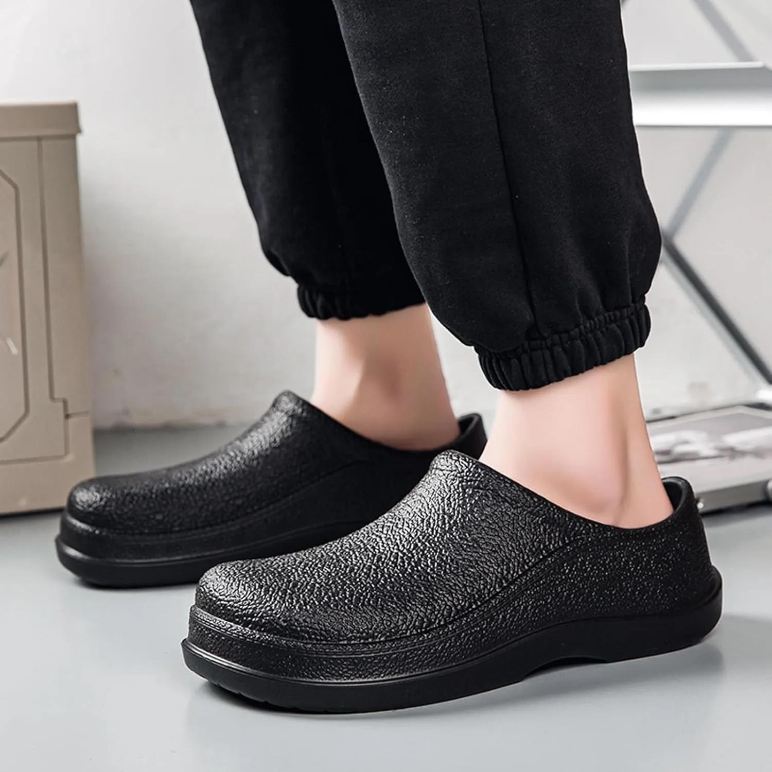 Men Sandals Fashionable Solid Color Minimalist New Pattern Flat Bottomed Spring And Summer Comfortable Swimming Shoe