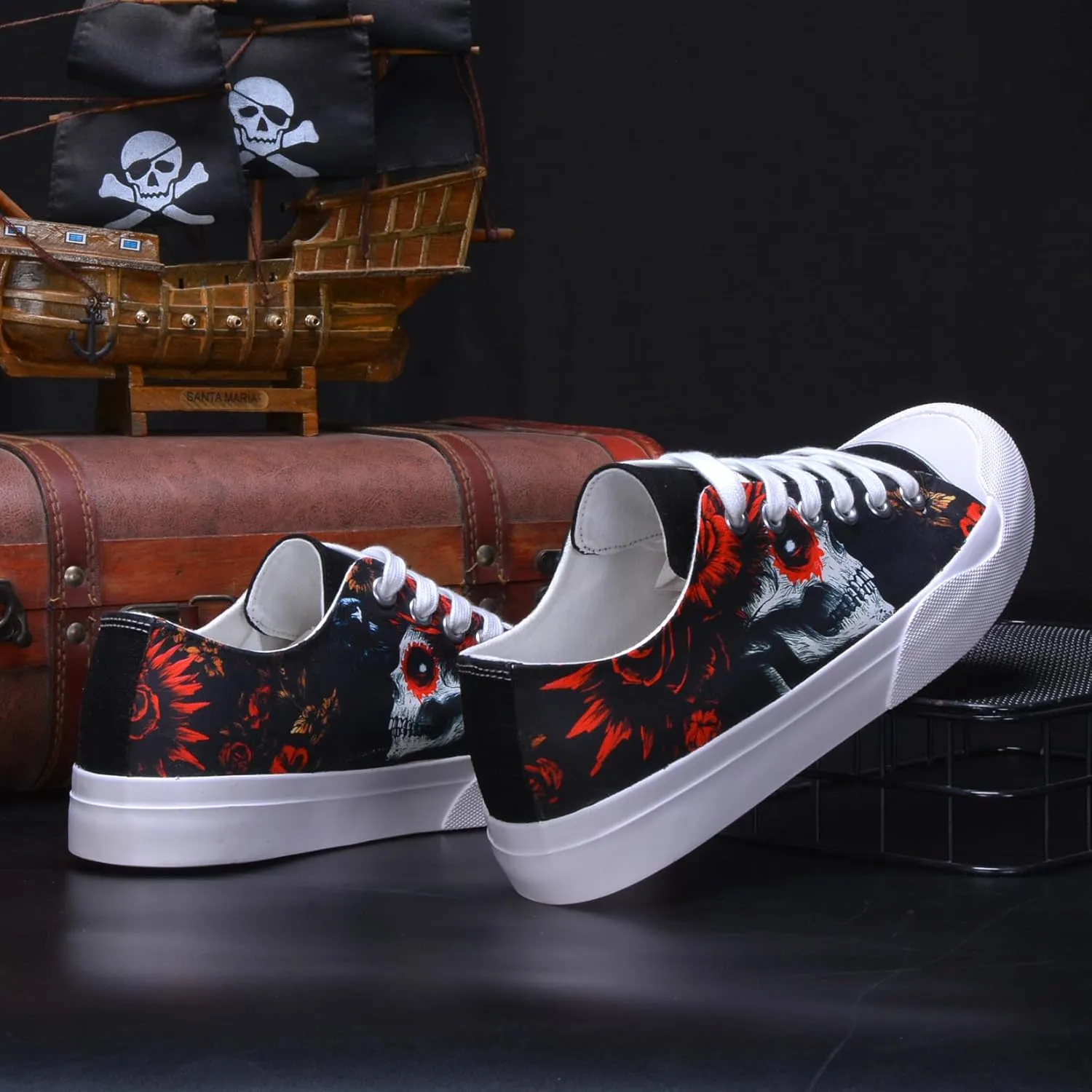 Men Skull Printed Shoes Custom Personalized Design Cool Print Low Top Fashion Sneakers for Teen Boys Girls Student Women Canvas Shoes Cosplay Classic Casual Shoes