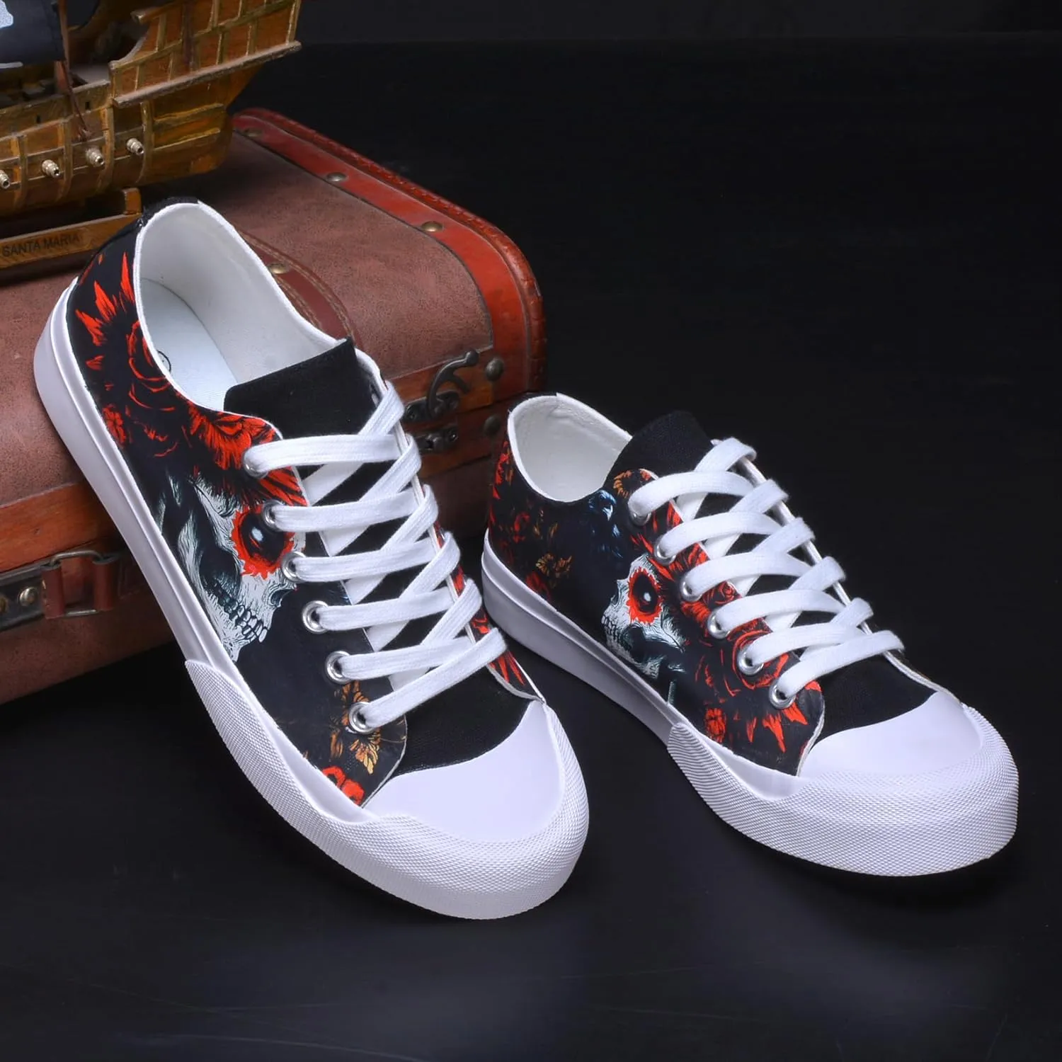 Men Skull Printed Shoes Custom Personalized Design Cool Print Low Top Fashion Sneakers for Teen Boys Girls Student Women Canvas Shoes Cosplay Classic Casual Shoes