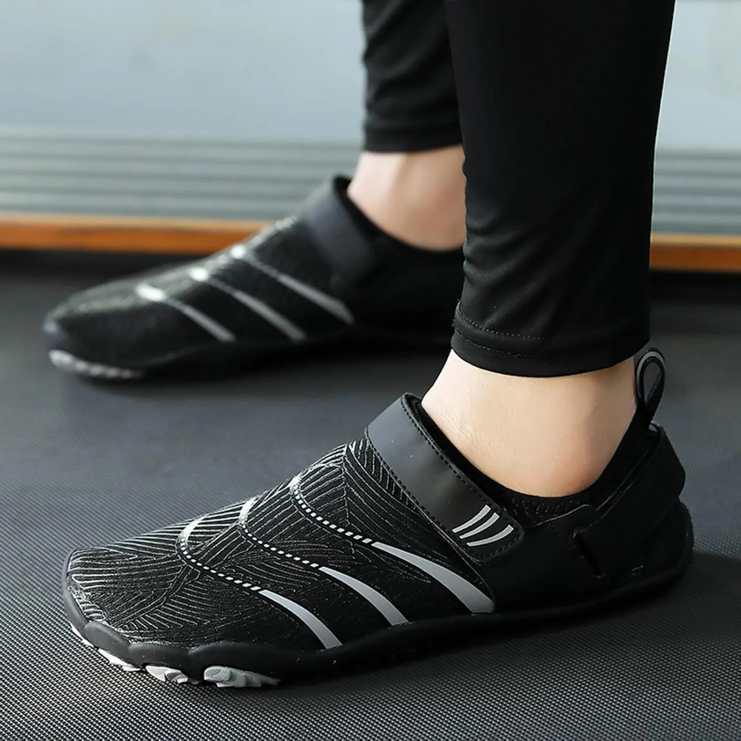 Suxi Shoes Women's Breathable Swimming and Diving Shoes Wading Five Finger Jumping Rope Shoes Sneaker Guards Womens